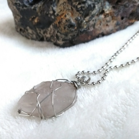 Zoey Zoso Jewelry - 2/$25 🌞Crystal Necklace - Boho Style Necklace